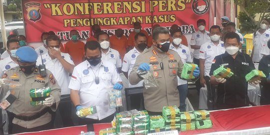 Polisi Bongkar Sindikat Narkoba Bawa 23 Kg Sabu Siap Edar di Medan