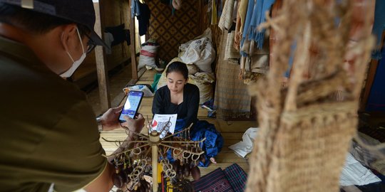 Melihat Pembayaran Transaksi Digital di Baduy