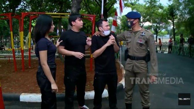 raffi ahmad main layangan di markas brimob