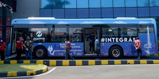 Transjakarta Terapkan Kapasitas Angkut Penumpang 100 Persen