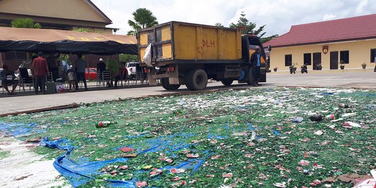 Polisi Musnahkan Ribuan Botol Miras Hasil Razia di Jayawijaya
