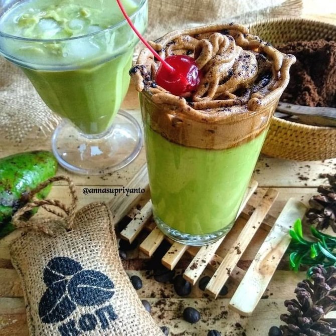 dalgona avocado coffee