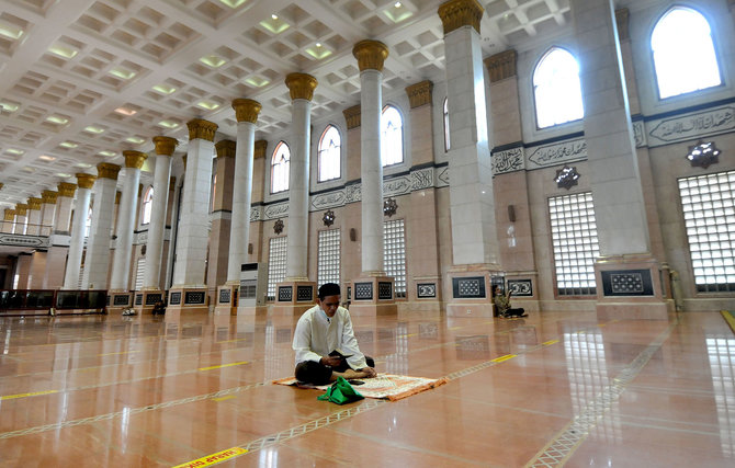 beriktikaf di masjid kubah emas