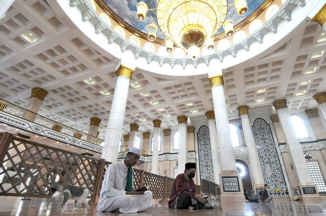 beriktikaf di masjid kubah emas