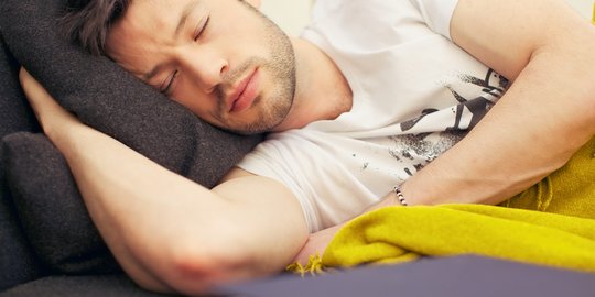 8 Cara Mencegah Mulut Menjadi Kering saat Tertidur
