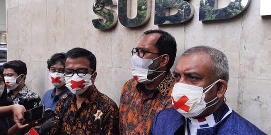 Haris Azhar Pakai Masker Silang Merah di Polda Metro, Ini Kata Pengacara