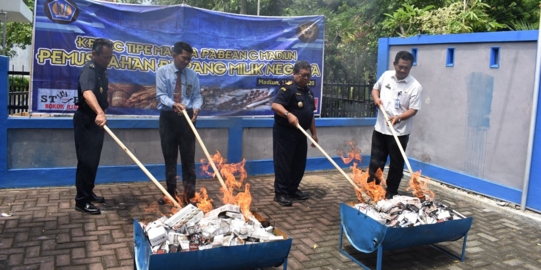 Bea Cukai Kendari Musnahkan Rokok dan Minuman Keras Ilegal Rp4 Miliar