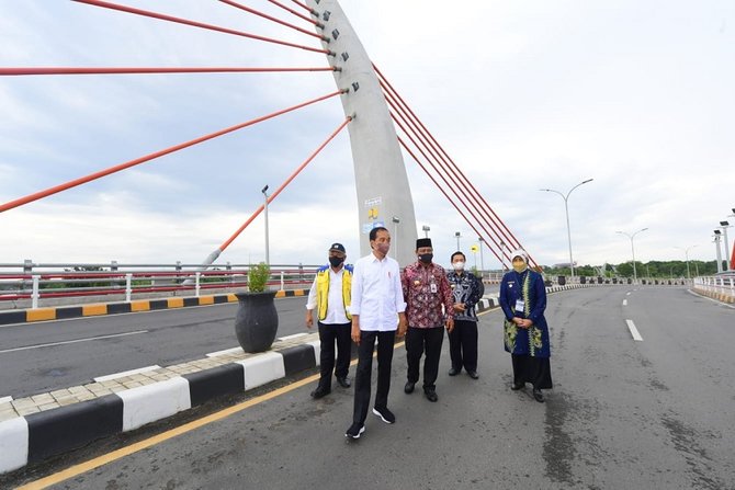 presiden jokowi resmikan jembatan sei alalak kalimantan selatan