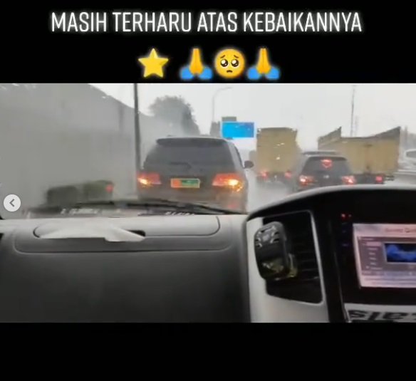 mobil dinas perwira tni 039obrak abrik039 kemacetan di tol