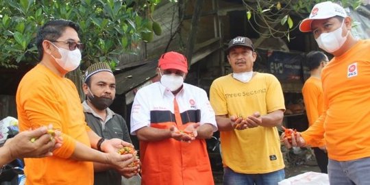 Kunker Reses ke Kalsel, Anggota DPR Borong Cabai Petani