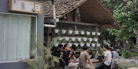 Sempat Terpuruk & Jual Ayam, Kedai ini Bangkit Saat Pandemi serta Rilis 3 Merek Kopi