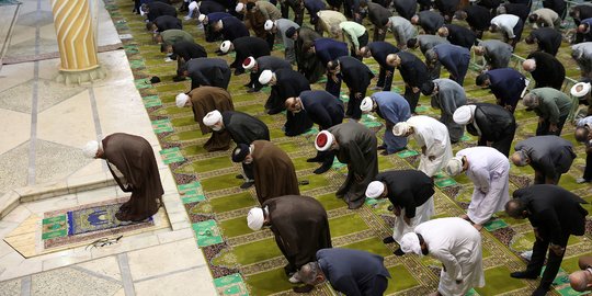 Suasana Salat Jumat Pertama di Teheran