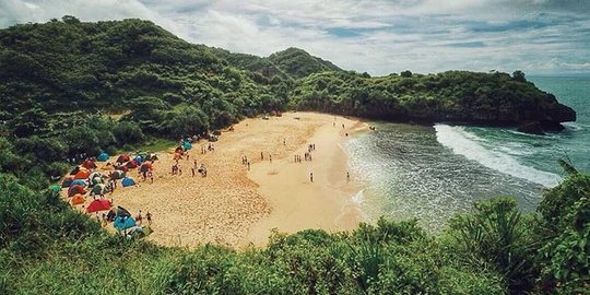 7 Wisata Pantai Gunung Kidul yang Wajib Dikunjungi, Indah dan Menawan