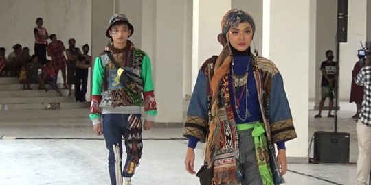 Limbah Tenun Khas NTT Disulap Jadi Busana Menarik dan Cantik