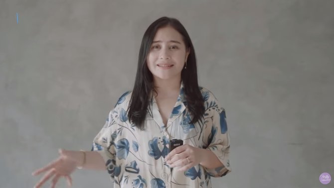 ini momen prilly latuconsina raih gelar sarjana komunikasi momen sidang jadi sorotan