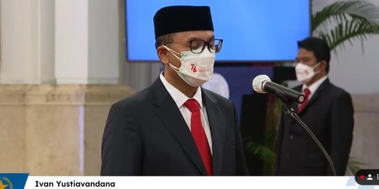 Jokowi Lantik Ivan Yustiavandana Jadi Kepala PPATK