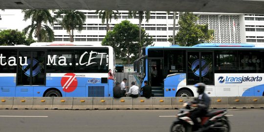 Dua Bus Transjakarta Kecelakaan Beruntun di Jalan MT Haryono