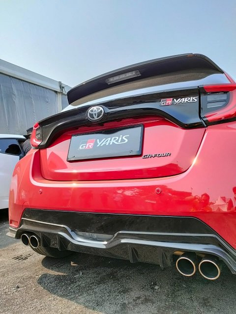 mobil sport toyota gr yaris di kawasan bsd city tangerang