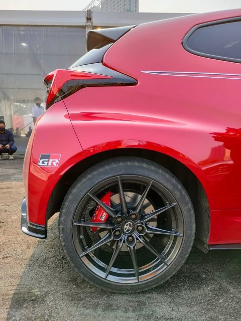 mobil sport toyota gr yaris di kawasan bsd city tangerang