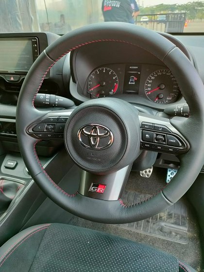 mobil sport toyota gr yaris di kawasan bsd city tangerang