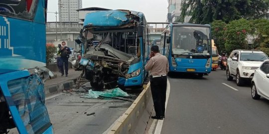 Transjakarta Siap Tanggung Biaya Korban Kecelakaan Beruntun Bus di Cawang