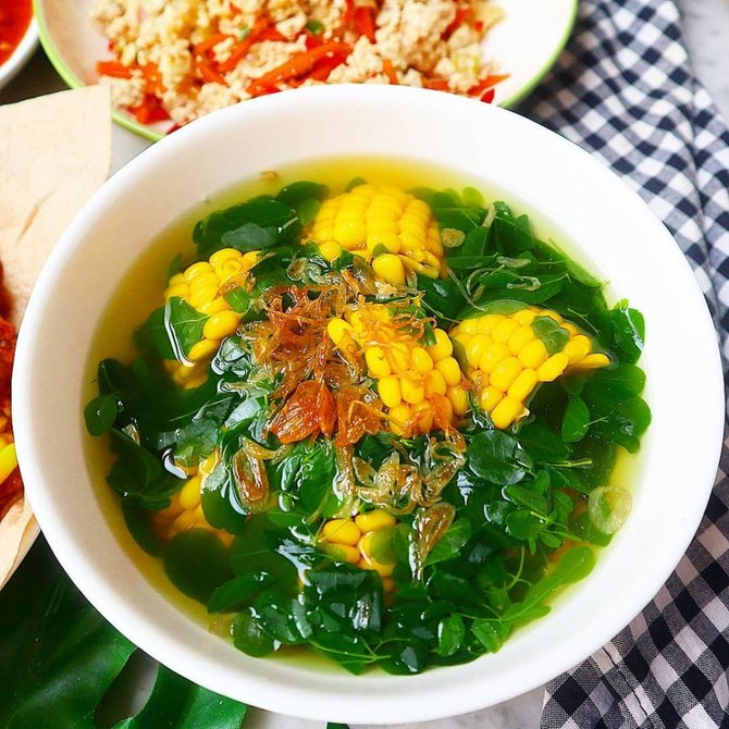 sayur bening daun kelor