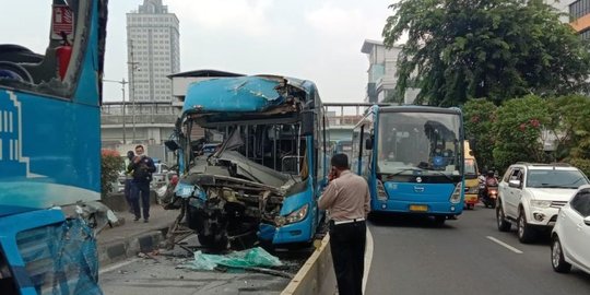 Detik-Detik 2 Bus Transjakarta Tabrakan hingga Menewaskan Sopir dan 2 Penumpang