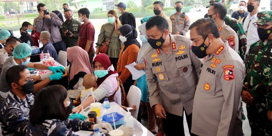 TNI-Polri Percepat Vaksinasi di Banten untuk Capai Herd Immunity