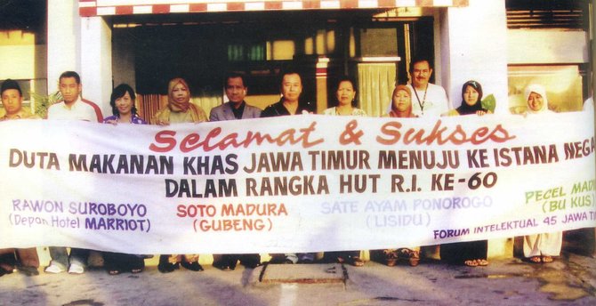 rombongan penjual makanan khas jatim berangkat ke istana negara