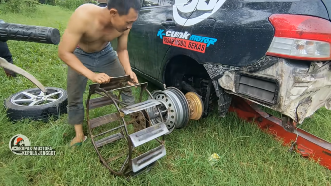 bajak sawah pakai mobil toyota vios