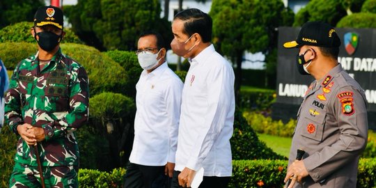 Jokowi Minta Kepala Daerah Ingatkan Warga Tak Bepergian saat Libur Nataru