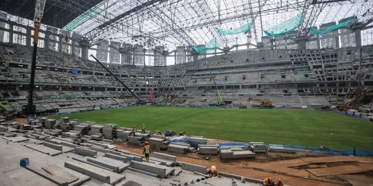 Melihat Lebih Dekat Rumput Hybrid di Jakarta International Stadium