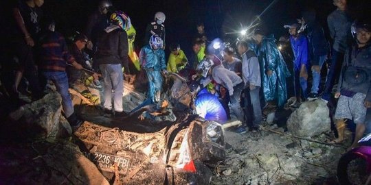 Sisa Longsor Dibersihkan, Jalan Medan-Berastagi Ditutup Sementara Besok