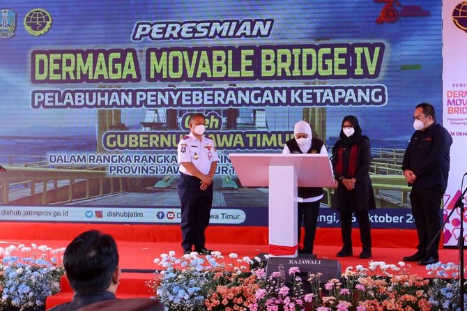 gubernur khofifah resmikan dermaga movable bridge pelabuhan ketapang banyuwangi