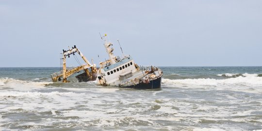 Kronologi Tenggelamnya KM Liberty l di Perairan Utara Bali, 9 ABK Masih Dicari