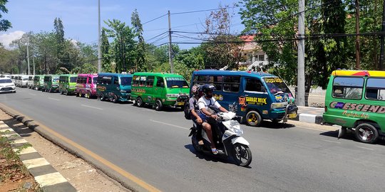Premium Segera Hilang, Sopir Angkot di Kupang Mogok Minta Tarif Dinaikkan