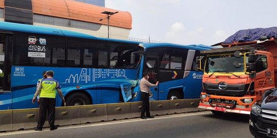 Bus Transjakarta yang Kecelakaan di Jalan MT Haryono Laik Operasi