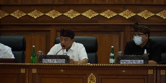 Presiden Jokowi Minta Moeldoko Cari Solusi Masalah Garam Rakyat