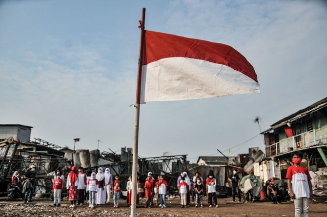 anak anak pesisir gelar upacara hut ke 76 ri