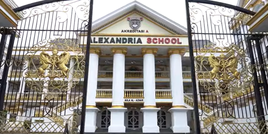Sekolah Super Mewah Bak Istana di Bekasi, Netizen 'Nyata Bukan di Drakor Saja'