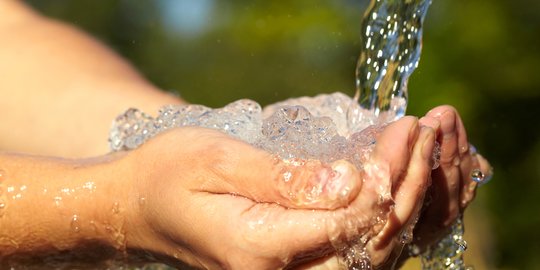 Bacaan Doa Minum Air Zamzam, Lengkap Latin dan Artinya