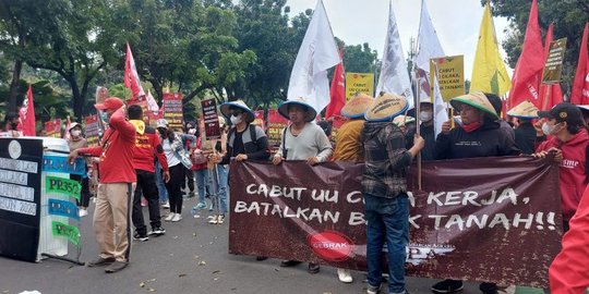 Aliansi Mahasiswa-Buruh Sampaikan 13 Tuntutan atas 2 Tahun Jokowi-Ma'ruf