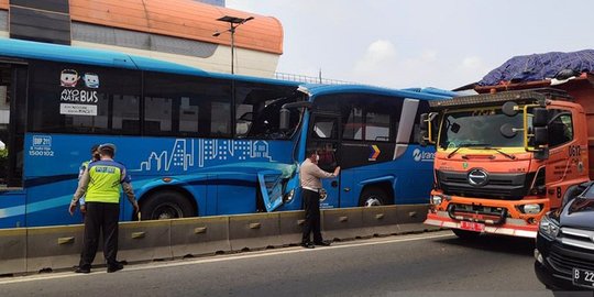 Update Korban Tabrakan Transjakarta di RSUD Budhi Asih