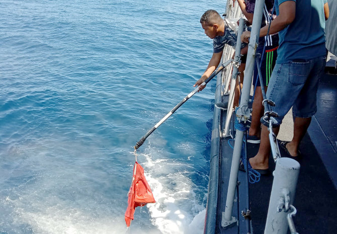 7 orang masih hilang tni al temukan barang milik abk km liberty l