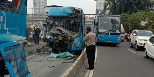 Polisi Periksa 11 Saksi Tabrakan Bus TransJakarta
