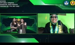 momen kocak ibu gantikan wisuda