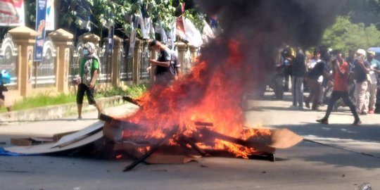 Tuntut Pembayaran Honor, Ratusan Relawan PON XX Geruduk Kantor Otonom Papua