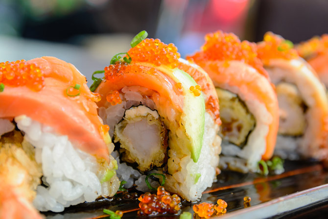 Ikan mentah yang dijadikan bahan masakan sushi dinamakan…