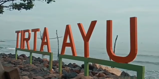 Kembali Bangkit Nikmati Suasana Santai Di Pantai Tirta Ayu Di Balongan Indramayu Merdeka Com