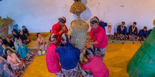 Mengintip Tradisi Numplak Wajik, Representasi Perempuan Sebagai Awal Kehidupan